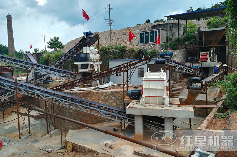 顎式破碎機(jī)+反擊式破碎機(jī)+沖擊式制砂機(jī)